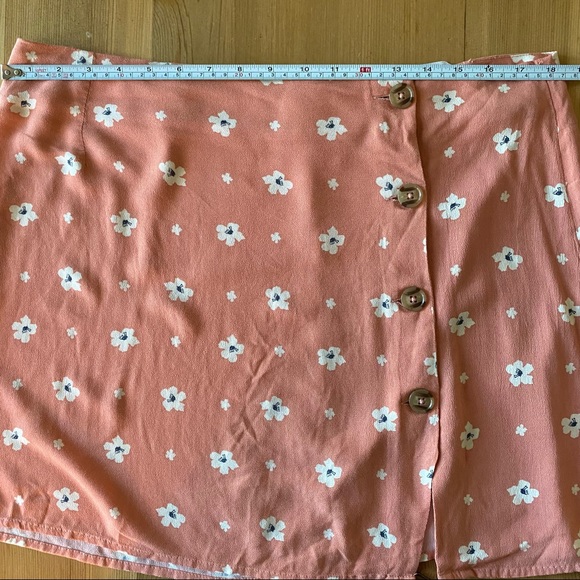 O’Neill • ‘Libby’ Pink Floral Mini Skirt with Buttons - Picture 5 of 10